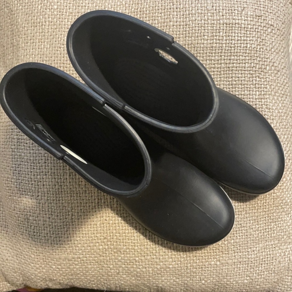 Crocs Women’s Jaunty Short Rainboot